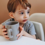 Mon enfant refuse de manger : astuces bienveillantes pour retrouver des repas sereins