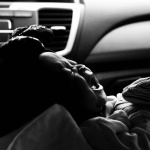 Premiers trajets en voiture avec bébé : sécurité, confort et astuces pour voyager sereinement