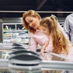 Courses en famille : astuces simples pour des achats organisés, rapides et sans stress