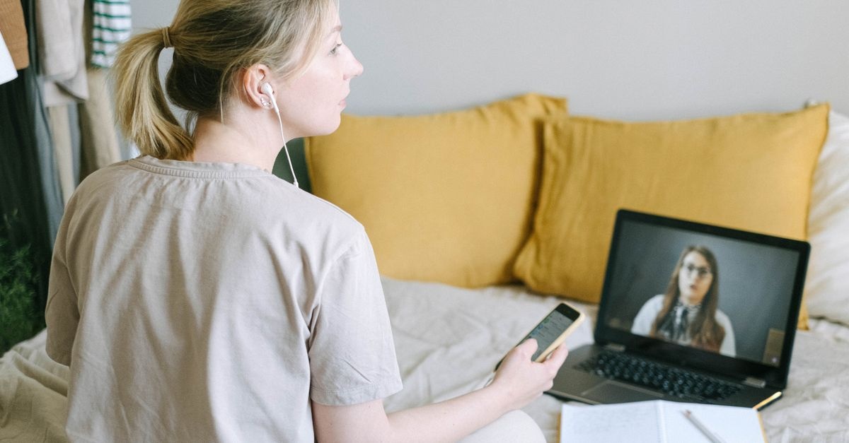 Parler à un psy sans bouger de chez soi : le nouvel essor du soutien psychologique en ligne