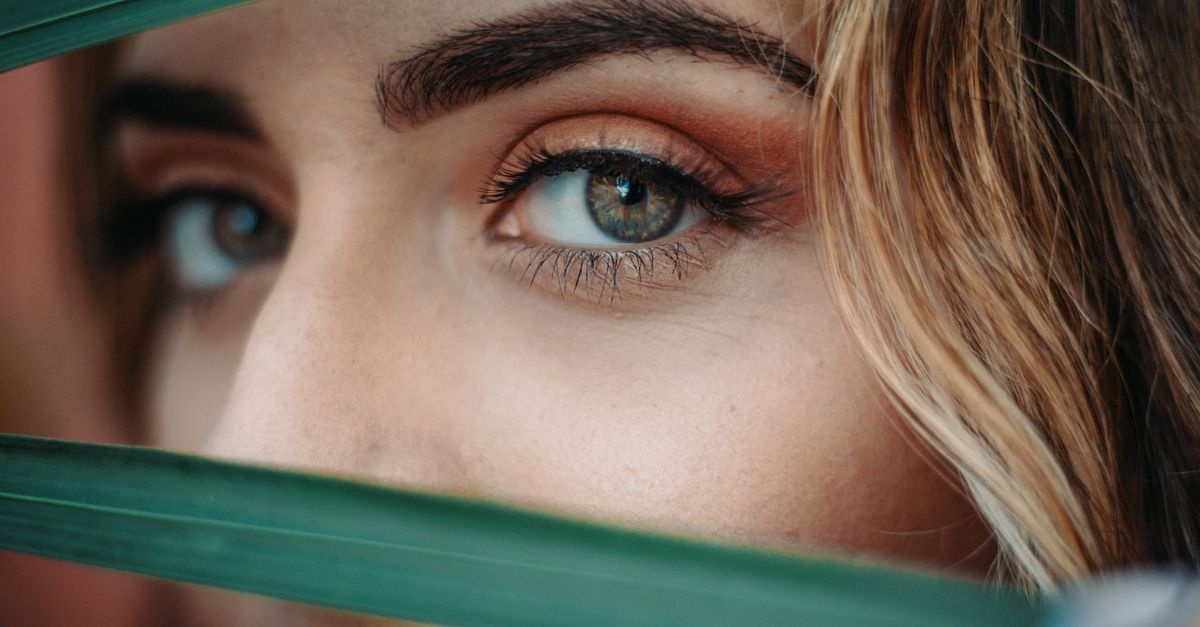 Des cils naturellement plus longs et forts : le secret d’un sérum 100% naturel