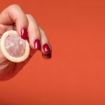 Préservatif féminin : mode d’emploi, astuces et conseils pour l’adopter en toute confiance