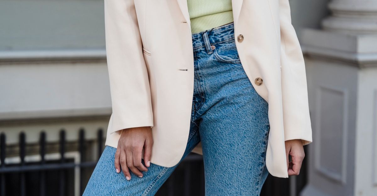 Le duo chic-décontracté : comment associer le jean et le blazer avec style