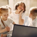 Télétravailler quand on a des enfants : astuces concrètes pour rester efficace et serein