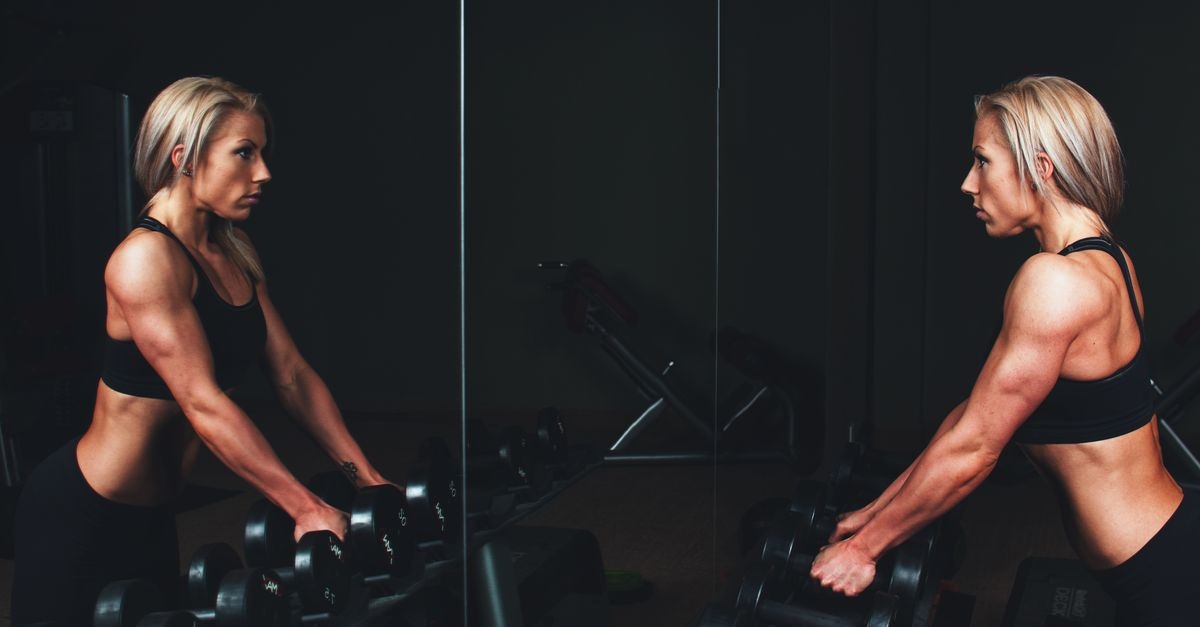 Force, forme et confiance : le guide d’entraînement pour sculpter son corps au féminin