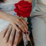 Papillons ou vraie flamme ? Comment distinguer l’engouement de l’amour