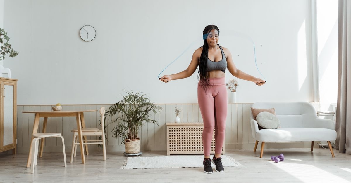 Cardio à la maison tout en douceur : brûlez des calories sans sauts ni impact