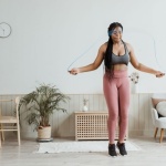 Cardio à la maison tout en douceur : brûlez des calories sans sauts ni impact