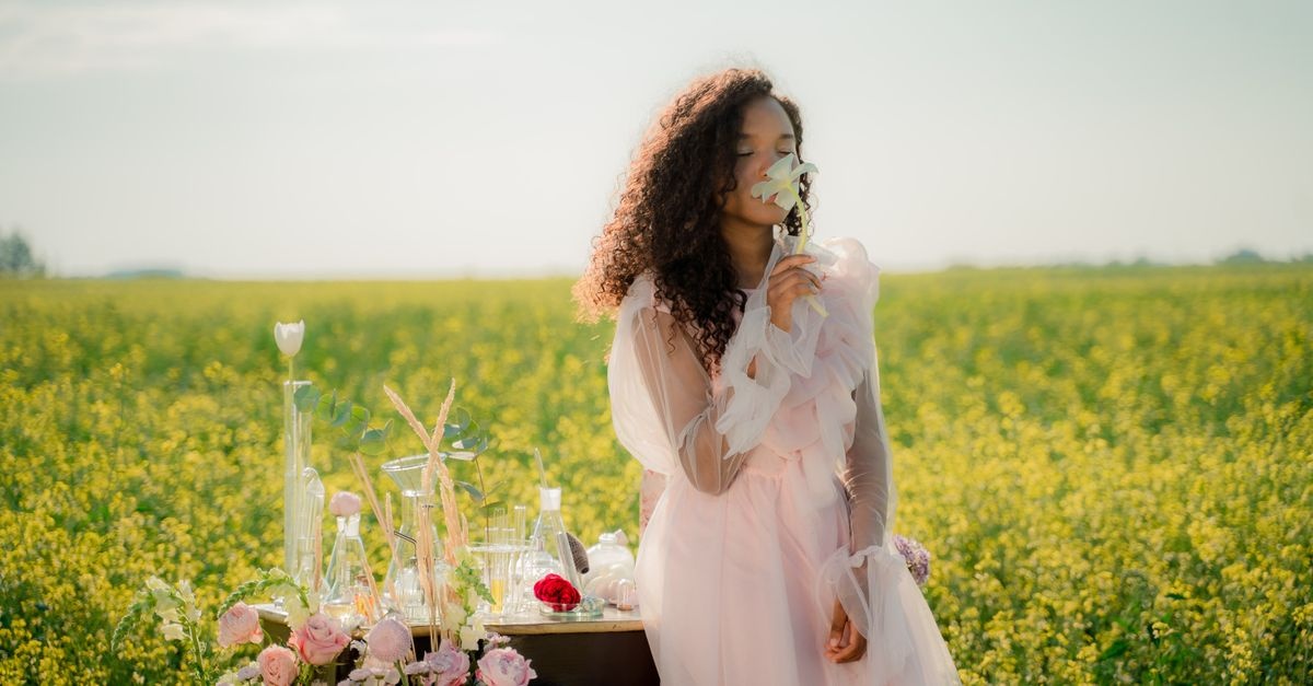 Le romantisme réinventé : comment adopter un style moderne, doux et élégant