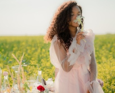 Le romantisme réinventé : comment adopter un style moderne, doux et élégant