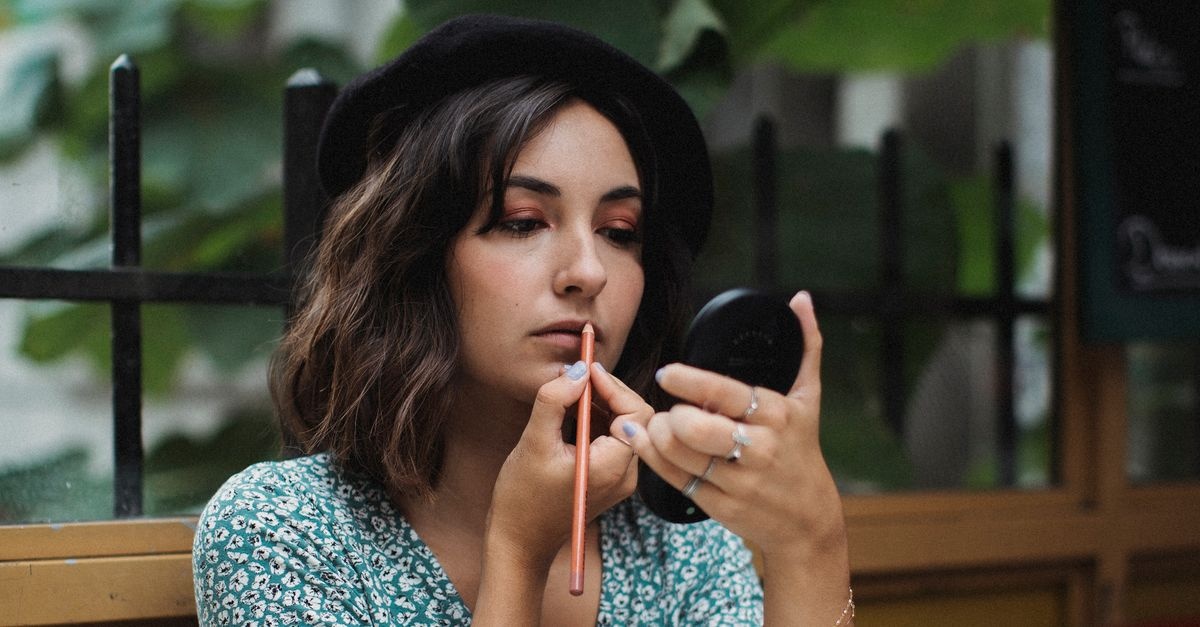 Adieu brillance : le guide du maquillage qui tient sur peau grasse toute la journée