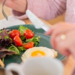Que manger avec des ovaires polykystiques ? Guide nutritionnel simple et motivant