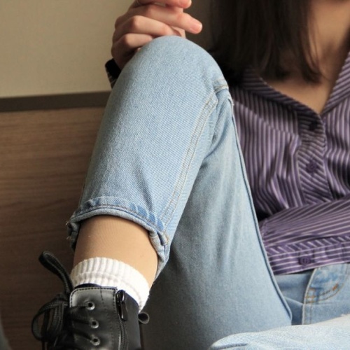 Comment adopter une chemise oversize : idées de tenues tendance pour chaque occasion
