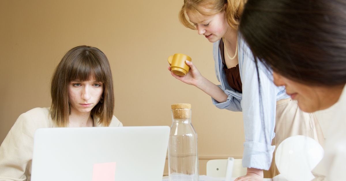 Reprendre le travail après bébé : conseils et sérénité pour le retour de maman