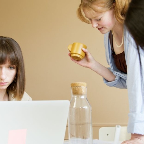Reprendre le travail après bébé : conseils et sérénité pour le retour de maman