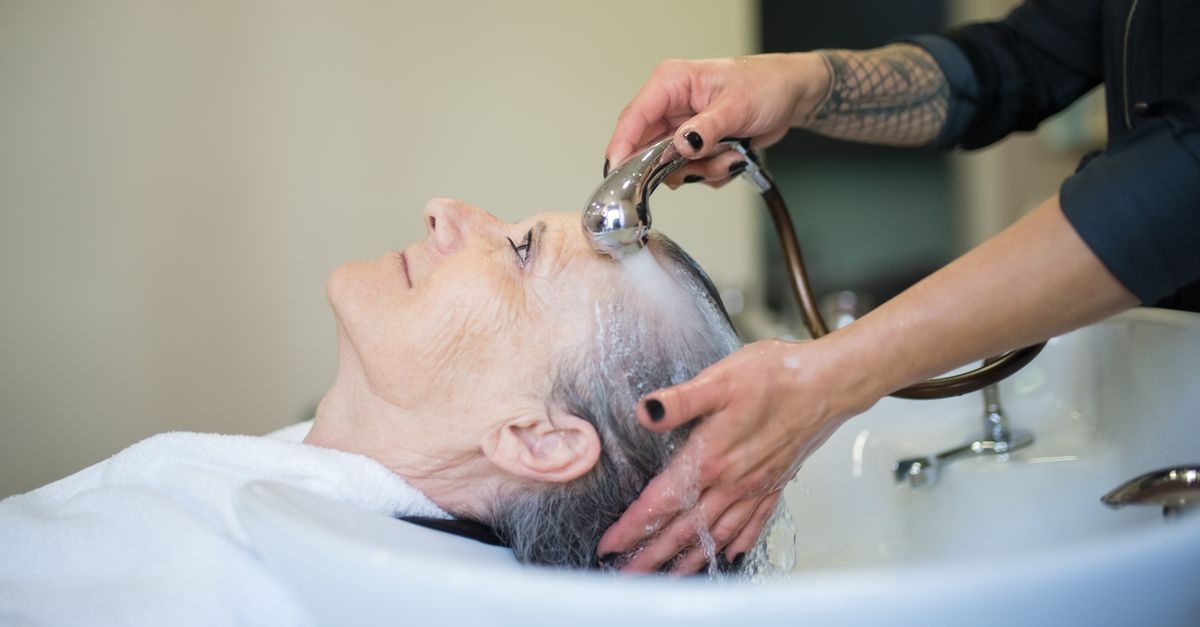 Double shampoing : à quel moment l’adopter pour des cheveux vraiment propres ?