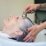 Double shampoing : à quel moment l’adopter pour des cheveux vraiment propres ?
