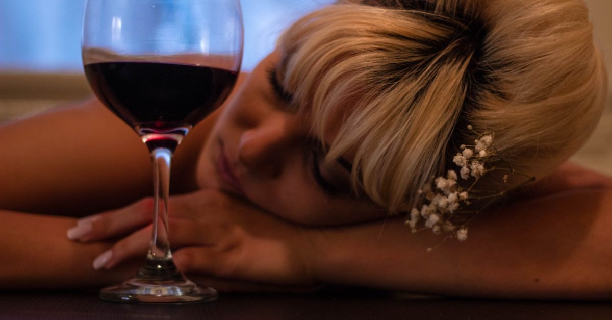 Verre du soir, nuit en morceaux : comment l’alcool perturbe vraiment le sommeil