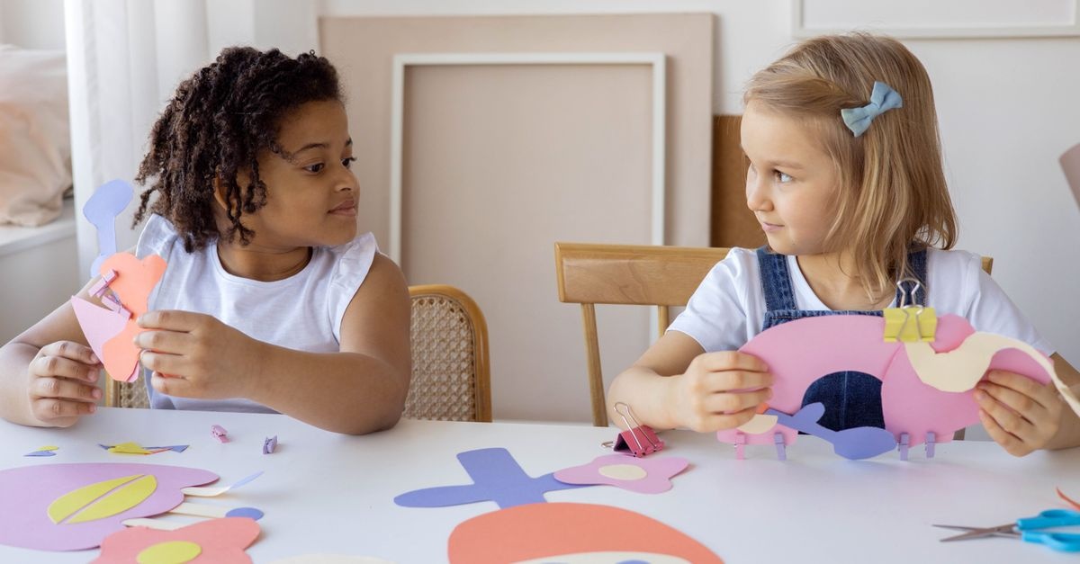 10 idées simples pour réveiller la créativité des enfants à la maison (sans écran)
